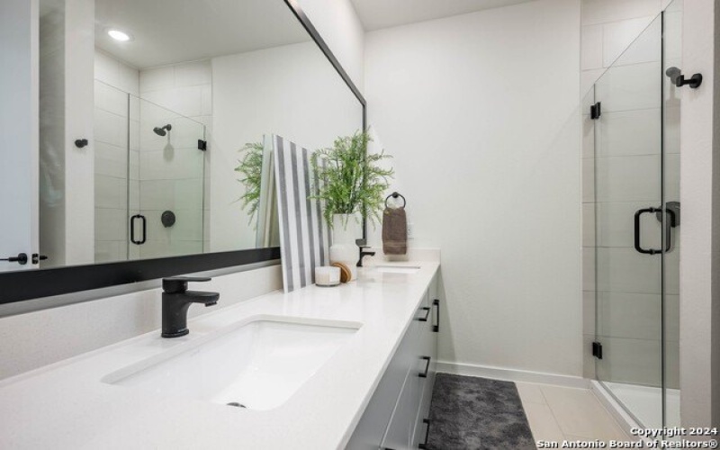719 E Locust St #2102, San Antonio, TX 78212, 3 Habitaciones Habitaciones , ,2 BañosBaños,Residential,En Venta,719 E Locust St,0,1860368
