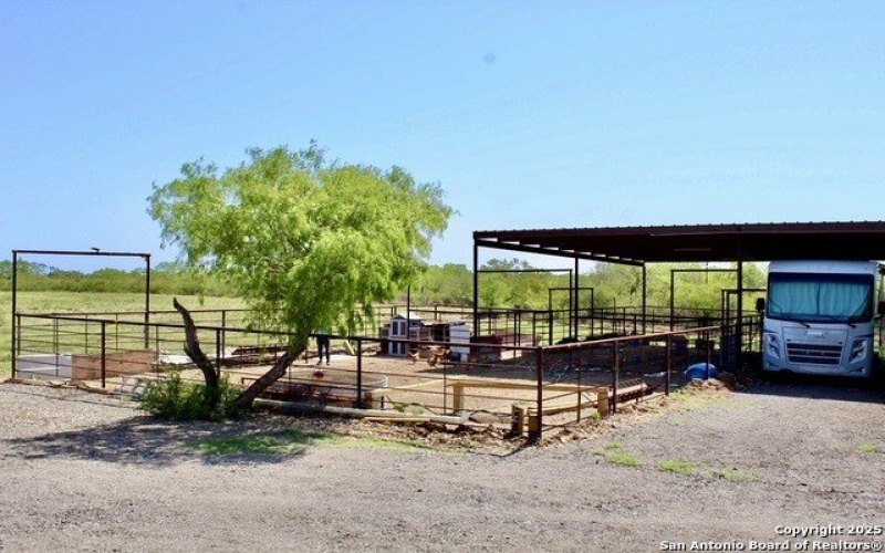 6286 FM 2146, Jourdanton, TX 78026, 5 Habitaciones Habitaciones , ,3 BañosBaños,Granja,En Venta,6286 FM 2146,1858387