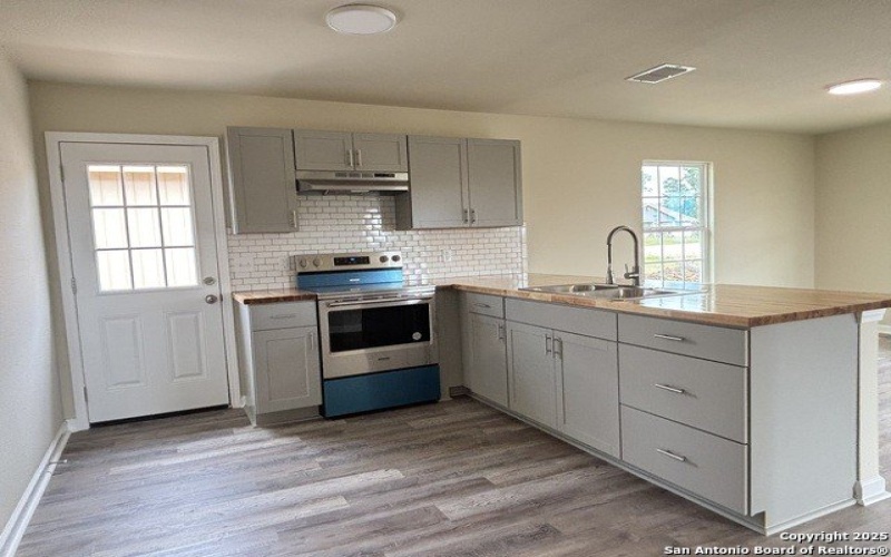 708 E 5th, Nixon, TX 78140, 3 Bedrooms Bedrooms, ,2 BathroomsBathrooms,Residential,For Sale,708 E 5th,1861787