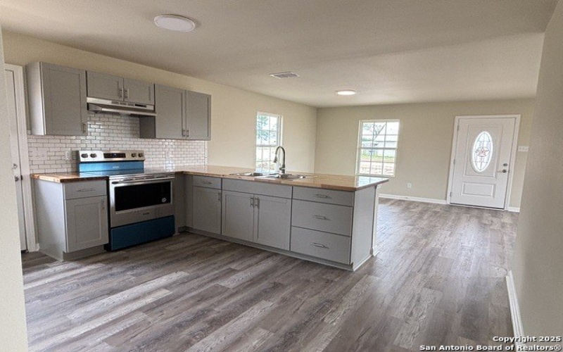 708 E 5th, Nixon, TX 78140, 3 Bedrooms Bedrooms, ,2 BathroomsBathrooms,Residential,For Sale,708 E 5th,1861787