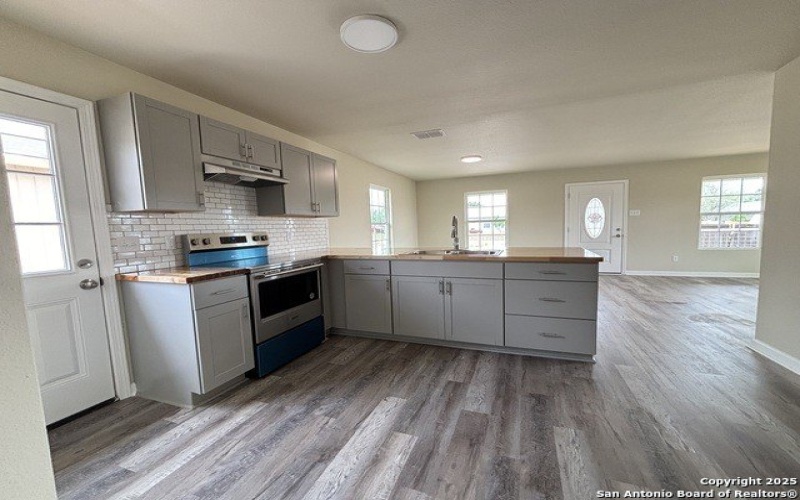 708 E 5th, Nixon, TX 78140, 3 Bedrooms Bedrooms, ,2 BathroomsBathrooms,Residential,For Sale,708 E 5th,1861787
