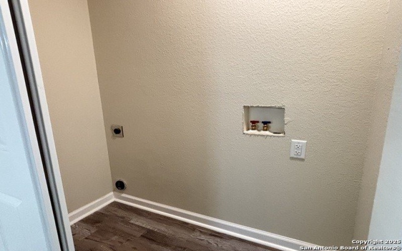 708 E 5th, Nixon, TX 78140, 3 Bedrooms Bedrooms, ,2 BathroomsBathrooms,Residential,For Sale,708 E 5th,1861787