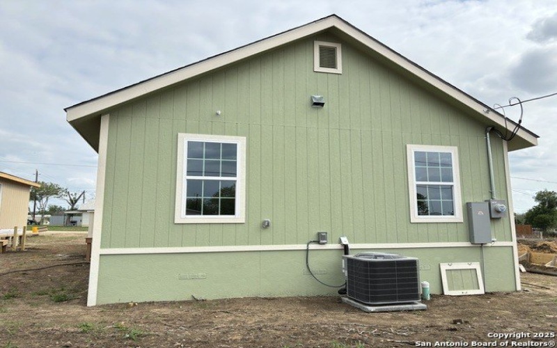 708 E 5th, Nixon, TX 78140, 3 Bedrooms Bedrooms, ,2 BathroomsBathrooms,Residential,For Sale,708 E 5th,1861787