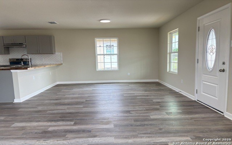708 E 5th, Nixon, TX 78140, 3 Bedrooms Bedrooms, ,2 BathroomsBathrooms,Residential,For Sale,708 E 5th,1861787