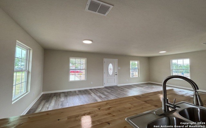 708 E 5th, Nixon, TX 78140, 3 Bedrooms Bedrooms, ,2 BathroomsBathrooms,Residential,For Sale,708 E 5th,1861787