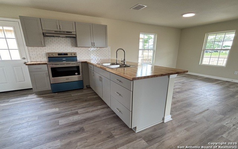 708 E 5th, Nixon, TX 78140, 3 Bedrooms Bedrooms, ,2 BathroomsBathrooms,Residential,For Sale,708 E 5th,1861787