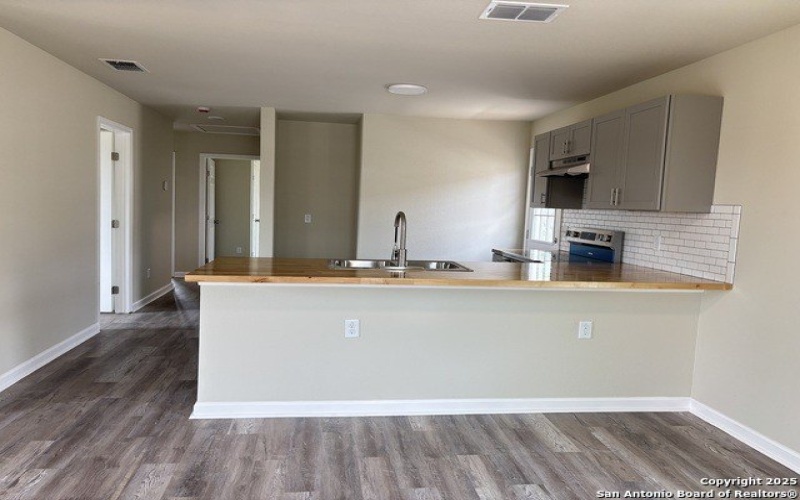 708 E 5th, Nixon, TX 78140, 3 Bedrooms Bedrooms, ,2 BathroomsBathrooms,Residential,For Sale,708 E 5th,1861787