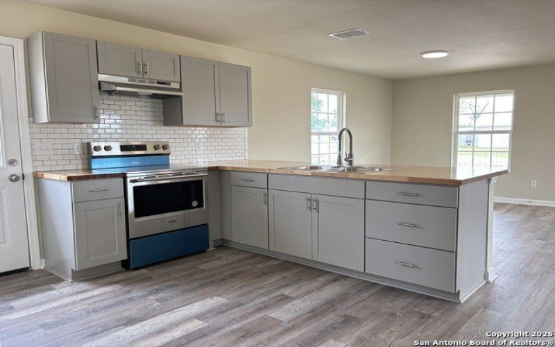708 E 5th, Nixon, TX 78140, 3 Bedrooms Bedrooms, ,2 BathroomsBathrooms,Residential,For Sale,708 E 5th,1861787