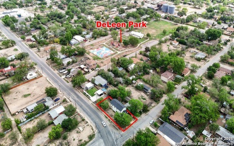 562 Juarez, Uvalde, TX 78801, 2 Bedrooms Bedrooms, ,1 BathroomBathrooms,Residential,For Sale,562 Juarez,1862345