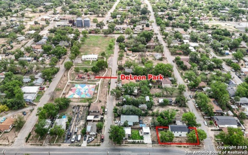 562 Juarez, Uvalde, TX 78801, 2 Bedrooms Bedrooms, ,1 BathroomBathrooms,Residential,For Sale,562 Juarez,1862345
