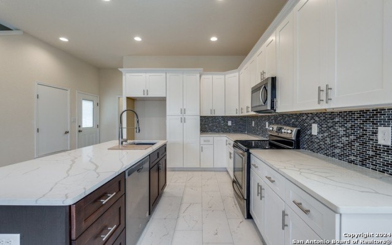 2638 E COMMERCE ST, San Antonio, TX 78203-2102, 3 Habitaciones Habitaciones , ,3 BañosBaños,Residential,En Venta,2638 E COMMERCE ST,0,1862467