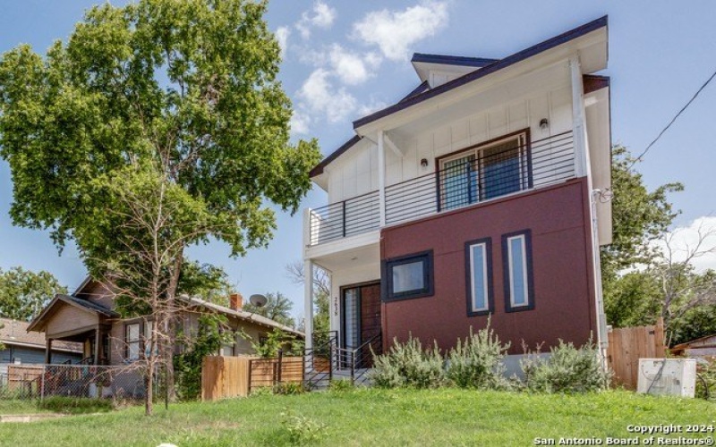 2638 E COMMERCE ST, San Antonio, TX 78203-2102, 3 Habitaciones Habitaciones , ,3 BañosBaños,Residential,En Venta,2638 E COMMERCE ST,0,1862467