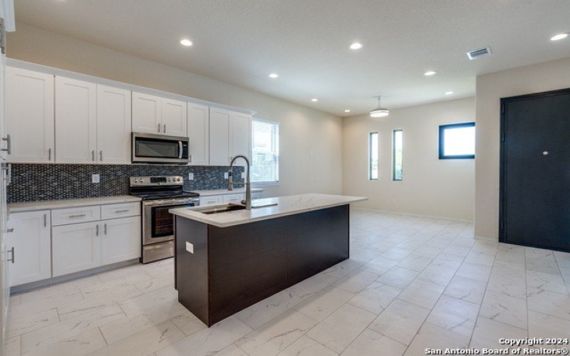 2638 E COMMERCE ST, San Antonio, TX 78203-2102, 3 Habitaciones Habitaciones , ,3 BañosBaños,Residential,En Venta,2638 E COMMERCE ST,0,1862467