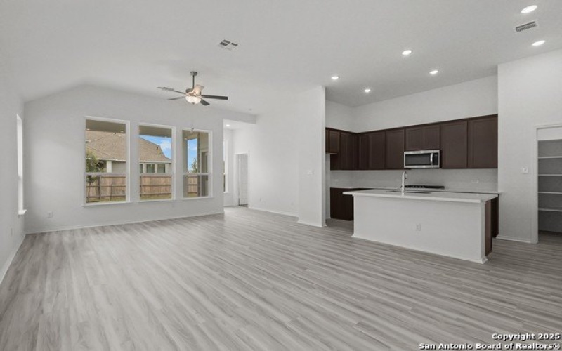 2820 Bergamot Dr, New Braunfels, TX 78130, 3 Habitaciones Habitaciones , ,2 BañosBaños,Residential,En Venta,2820 Bergamot Dr,0,1862507