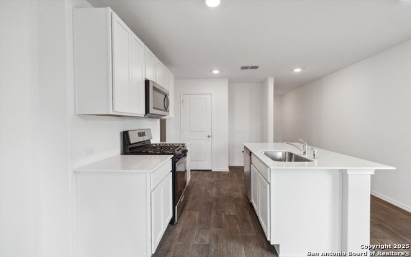 5311 Blacktail Rd, Converse, TX 78109, 4 Habitaciones Habitaciones , ,2 BañosBaños,Residential,En Venta,5311 Blacktail Rd,1865066