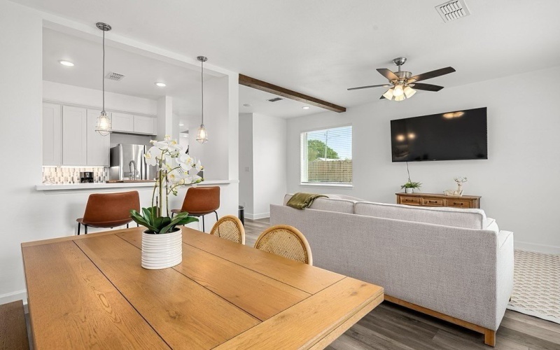 1600/1602 Clay Street, Brenham, TX 77833, 6 Bedrooms Bedrooms, ,7 BathroomsBathrooms,Residential,For Sale,1600/1602 Clay Street,142140