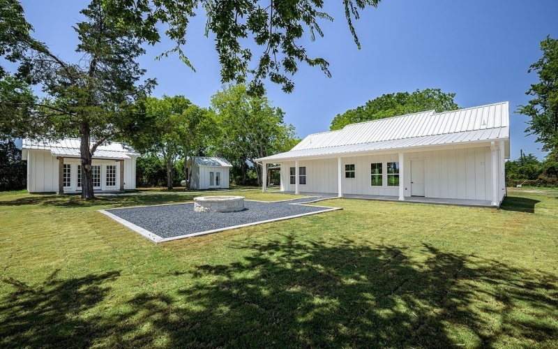 1211 East Fuchs Road, Carmine, TX 78932, 3 Bedrooms Bedrooms, ,2 BathroomsBathrooms,Farm,For Sale,1211 East Fuchs Road,147827