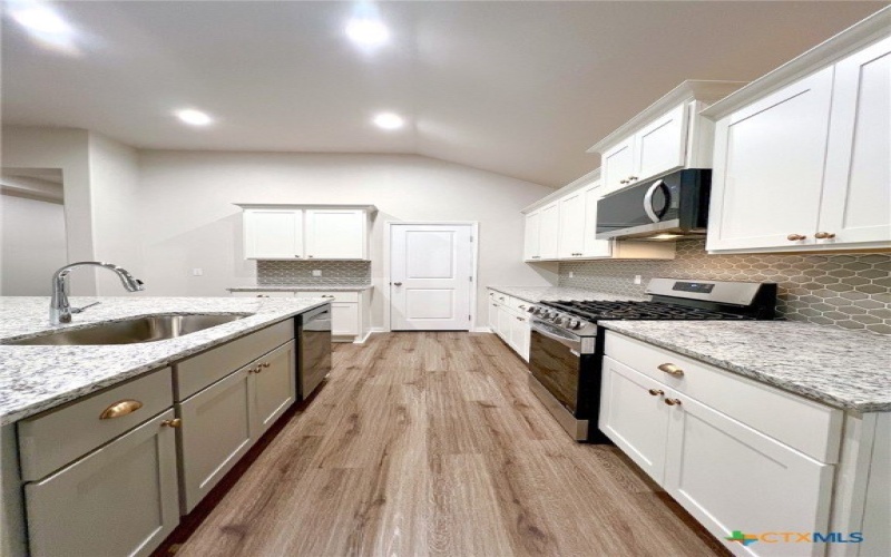 301 Cobblestone Court, Victoria, TX 77904, 4 Bedrooms Bedrooms, ,2 BathroomsBathrooms,Residential,For Sale,301 Cobblestone Court,0,544801