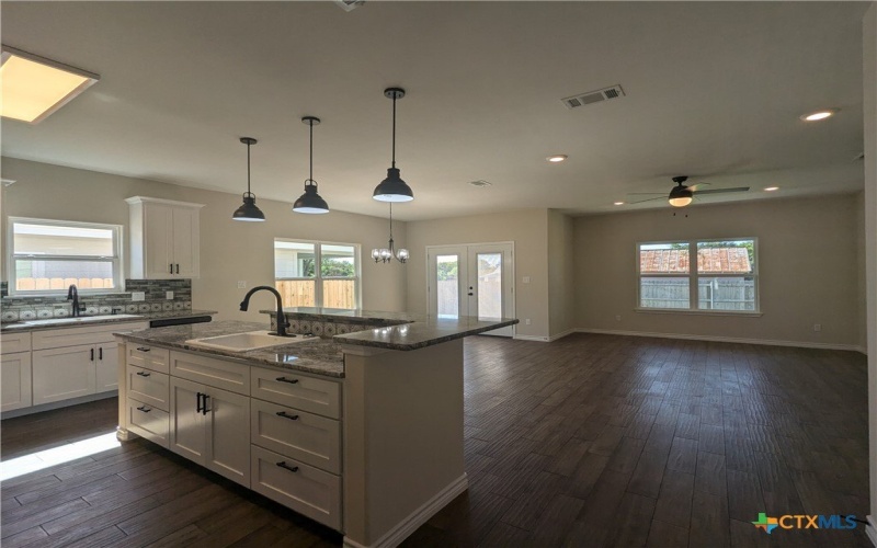 1704 E Avenue G, Lampasas, TX 76550, 3 Bedrooms Bedrooms, ,2 BathroomsBathrooms,Residential,For Sale,1704 E Avenue G,548809