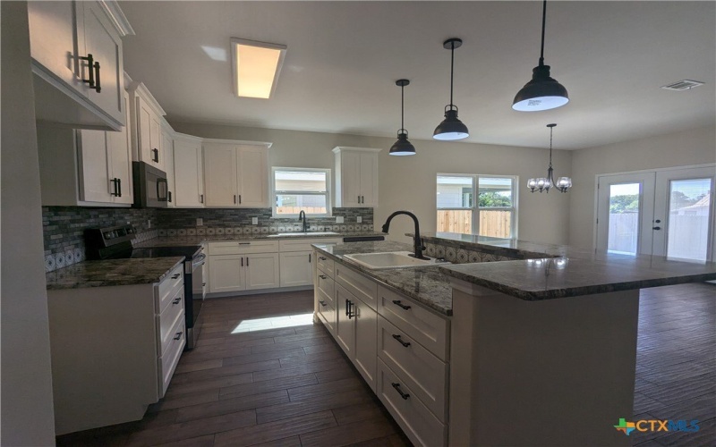1704 E Avenue G, Lampasas, TX 76550, 3 Bedrooms Bedrooms, ,2 BathroomsBathrooms,Residential,For Sale,1704 E Avenue G,548809