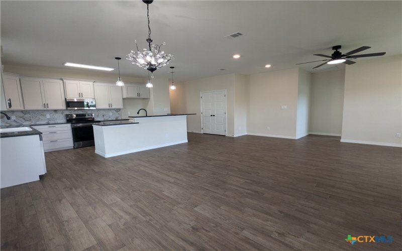 1708 E Ave G, Lampasas, TX 76550, 3 Bedrooms Bedrooms, ,2 BathroomsBathrooms,Residential,For Sale,1708 E Ave G,0,548925