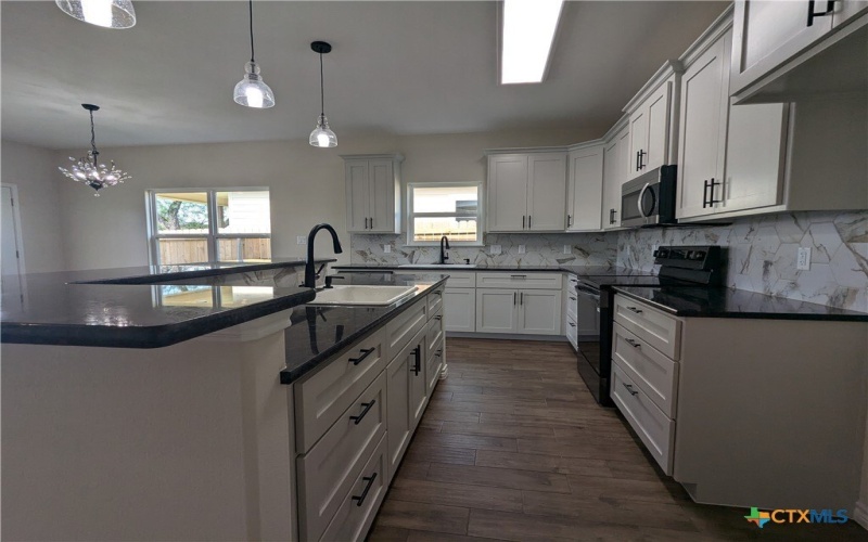 1708 E Ave G, Lampasas, TX 76550, 3 Bedrooms Bedrooms, ,2 BathroomsBathrooms,Residential,For Sale,1708 E Ave G,0,548925