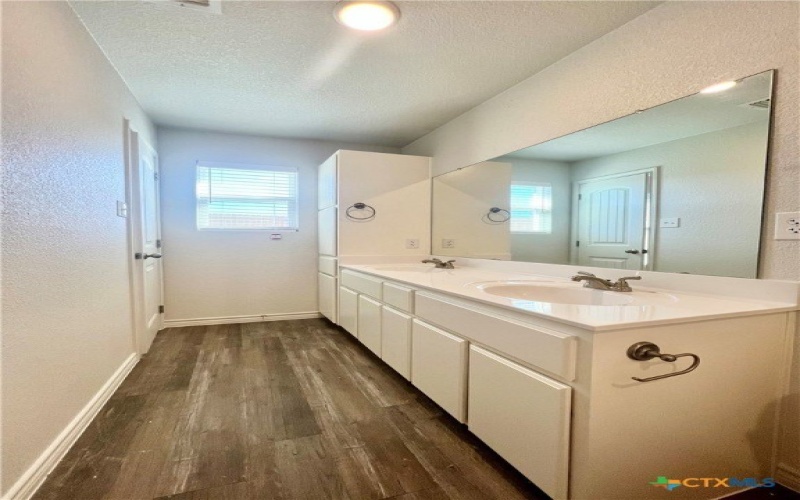 117 Dolphin Drive, Temple, TX 76501, 6 Bedrooms Bedrooms, ,Residential,For Sale,117 Dolphin Drive,554994