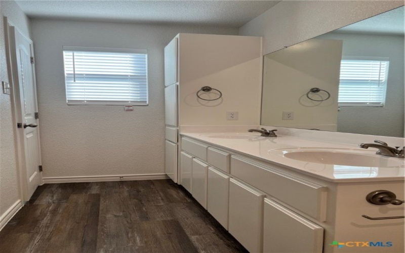 234 Dolphin Drive, Temple, TX 76501, 6 Bedrooms Bedrooms, ,Residential,For Sale,234 Dolphin Drive,555592