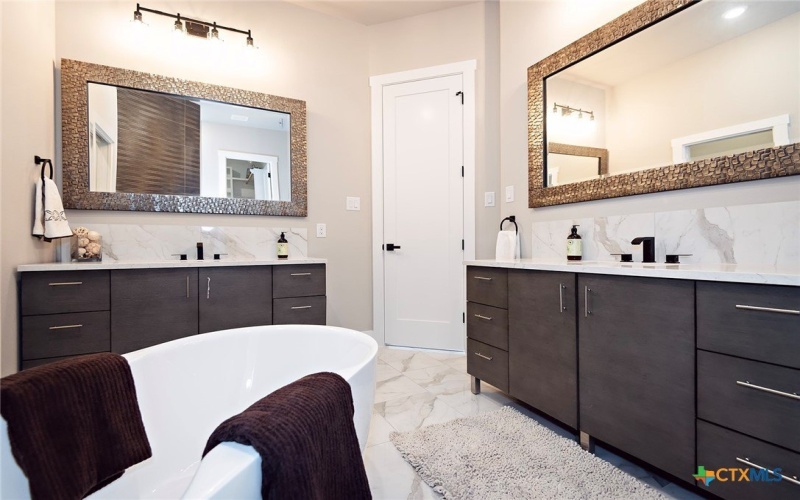 212 Saddle Springs Drive, Georgetown, TX 78633, 4 Bedrooms Bedrooms, ,3 BathroomsBathrooms,Residential,For Sale,212 Saddle Springs Drive,0,557196