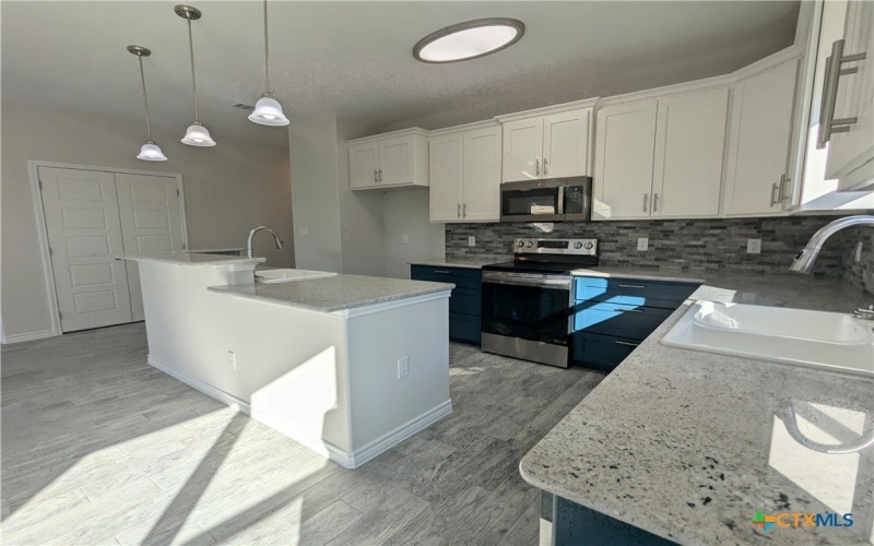 1712 E Avenue G, Lampasas, TX 76550, 3 Bedrooms Bedrooms, ,2 BathroomsBathrooms,Residential,For Sale,1712 E Avenue G,558573