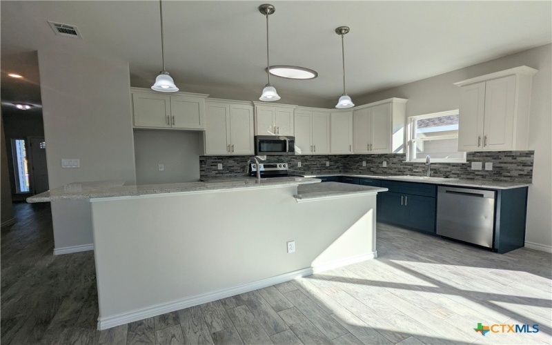 1712 E Avenue G, Lampasas, TX 76550, 3 Bedrooms Bedrooms, ,2 BathroomsBathrooms,Residential,For Sale,1712 E Avenue G,558573
