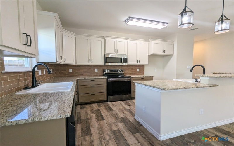 1714 E Avenue G, Lampasas, TX 76550, 3 Bedrooms Bedrooms, ,2 BathroomsBathrooms,Residential,For Sale,1714 E Avenue G,558576
