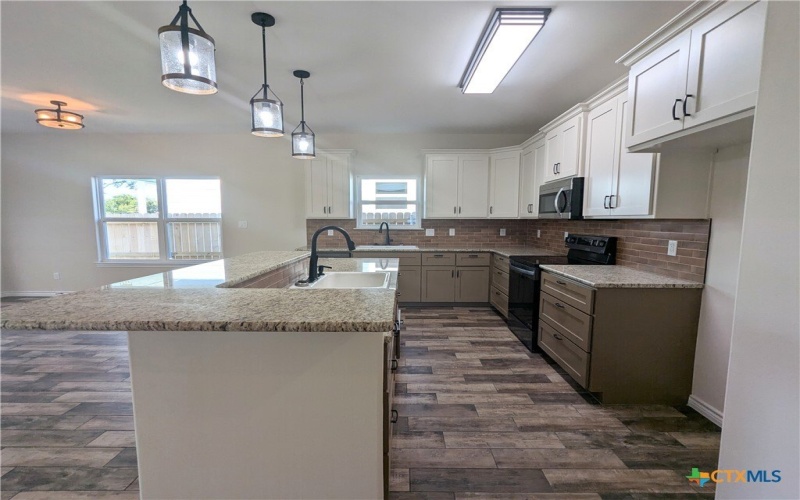 1714 E Avenue G, Lampasas, TX 76550, 3 Bedrooms Bedrooms, ,2 BathroomsBathrooms,Residential,For Sale,1714 E Avenue G,558576
