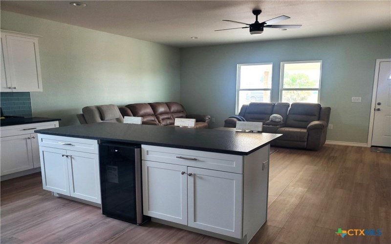 1201 W HOUSTON Avenue, Seadrift, TX 77983, 3 Habitaciones Habitaciones , ,2 BañosBaños,Residential,En Venta,1201 W HOUSTON Avenue,562752