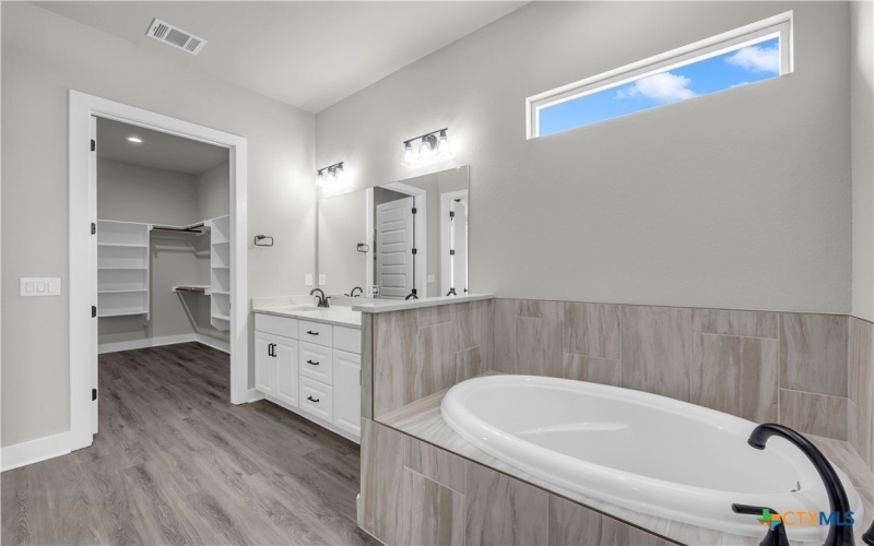 107 Draper Lane, Bertram, TX 78605, 5 Bedrooms Bedrooms, ,2 BathroomsBathrooms,Residential,For Sale,107 Draper Lane,565561