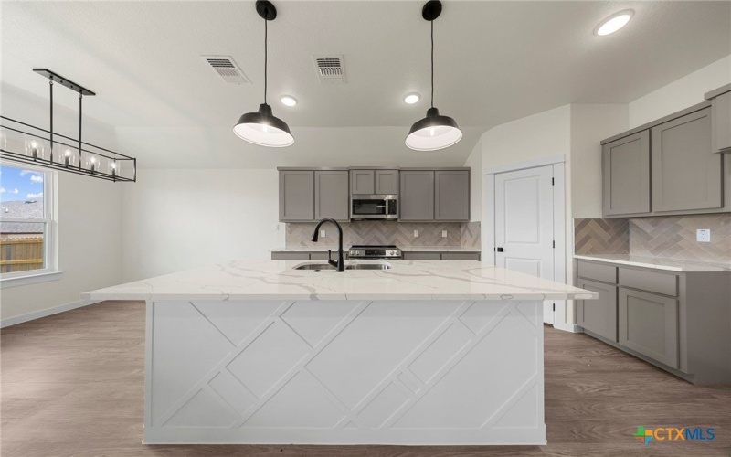1215 Iron Horse Drive, Killeen, TX 76549, 4 Bedrooms Bedrooms, ,2 BathroomsBathrooms,Residential,For Sale,1215 Iron Horse Drive,568204
