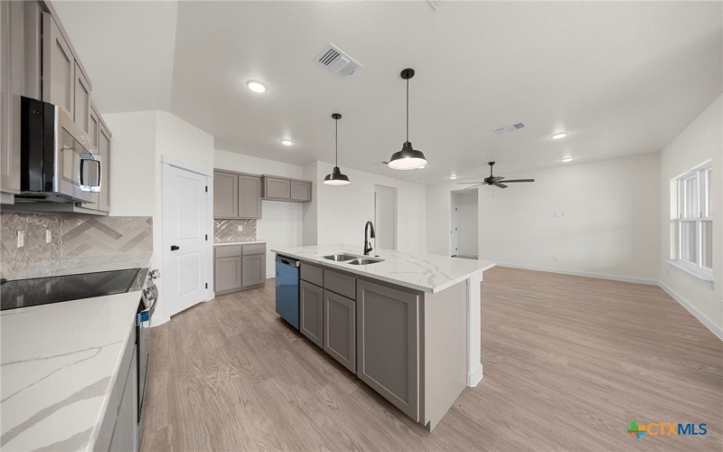 1215 Iron Horse Drive, Killeen, TX 76549, 4 Bedrooms Bedrooms, ,2 BathroomsBathrooms,Residential,For Sale,1215 Iron Horse Drive,568204