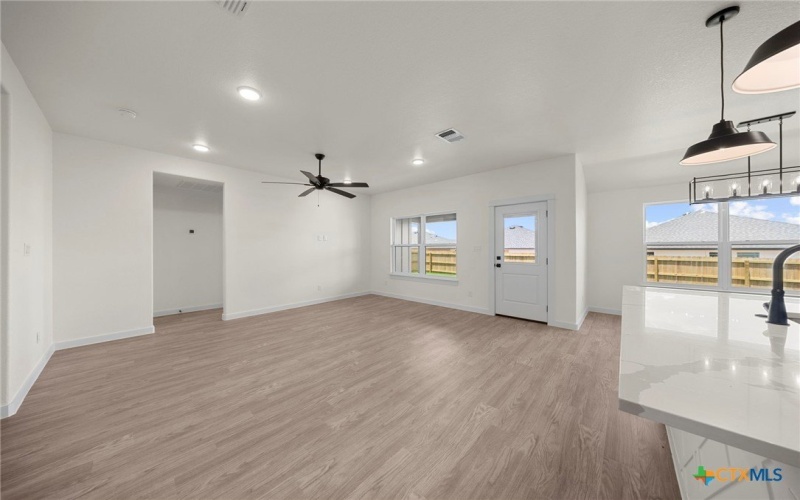 1215 Iron Horse Drive, Killeen, TX 76549, 4 Bedrooms Bedrooms, ,2 BathroomsBathrooms,Residential,For Sale,1215 Iron Horse Drive,568204