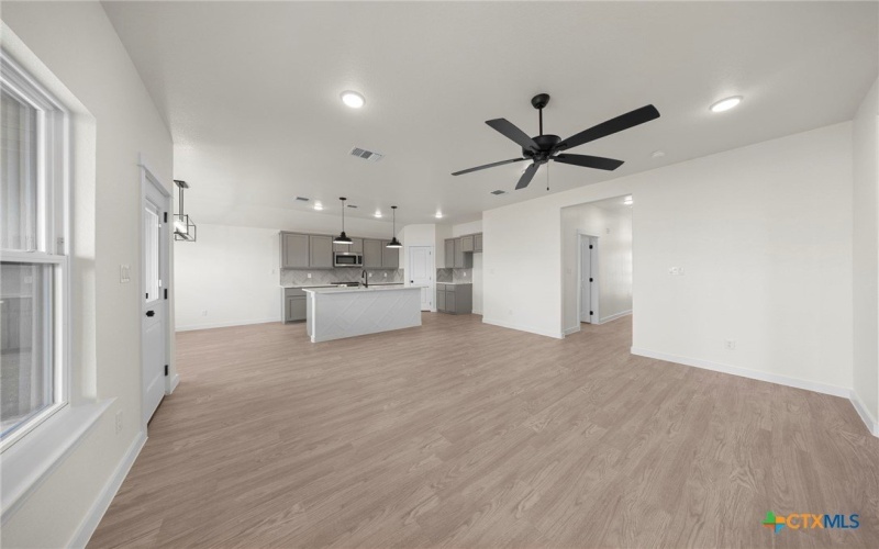 1215 Iron Horse Drive, Killeen, TX 76549, 4 Bedrooms Bedrooms, ,2 BathroomsBathrooms,Residential,For Sale,1215 Iron Horse Drive,568204