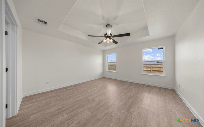 1215 Iron Horse Drive, Killeen, TX 76549, 4 Bedrooms Bedrooms, ,2 BathroomsBathrooms,Residential,For Sale,1215 Iron Horse Drive,568204
