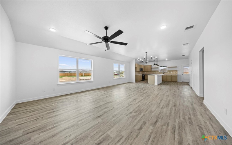 1217 Iron Horse Drive, Killeen, TX 76549, 4 Bedrooms Bedrooms, ,2 BathroomsBathrooms,Residential,For Sale,1217 Iron Horse Drive,568206