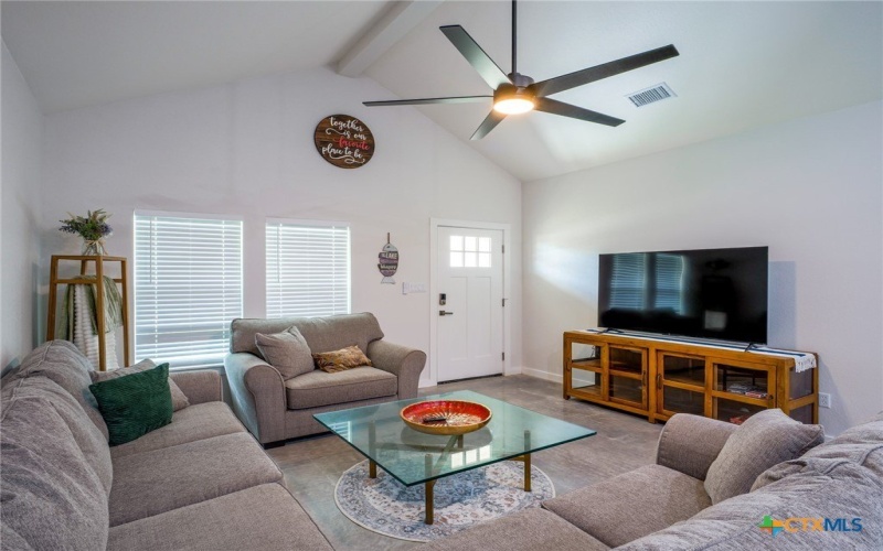 307 Cedarhill Drive, Granite Shoals, TX 78654, 3 Habitaciones Habitaciones , ,2 BañosBaños,Residential,En Venta,307 Cedarhill Drive,569093
