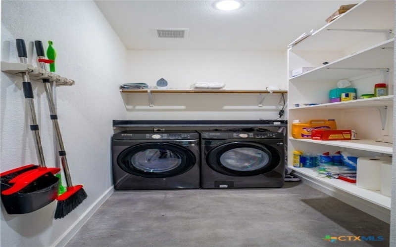 307 Cedarhill Drive, Granite Shoals, TX 78654, 3 Habitaciones Habitaciones , ,2 BañosBaños,Residential,En Venta,307 Cedarhill Drive,569093
