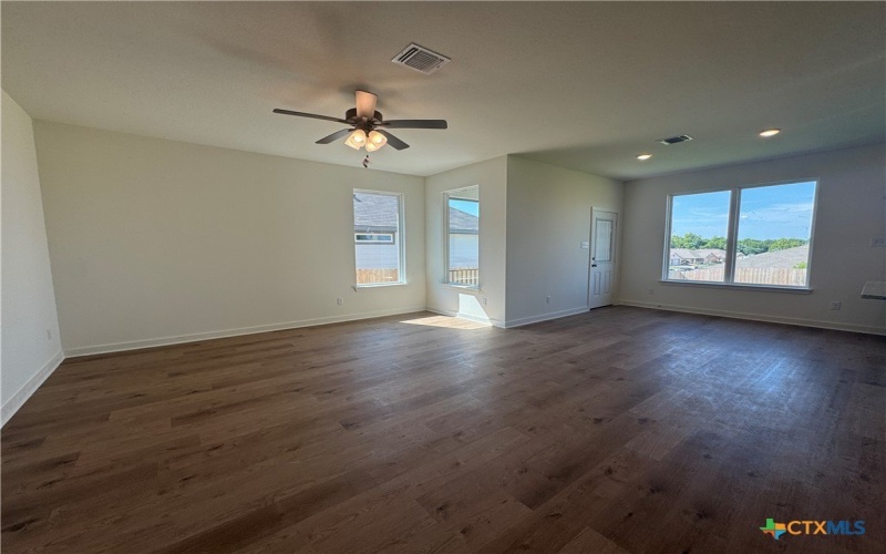 214 University Avenue, Troy, TX 76579, 3 Habitaciones Habitaciones , ,2 BañosBaños,Residential,En Venta,214 University Avenue,0,574396