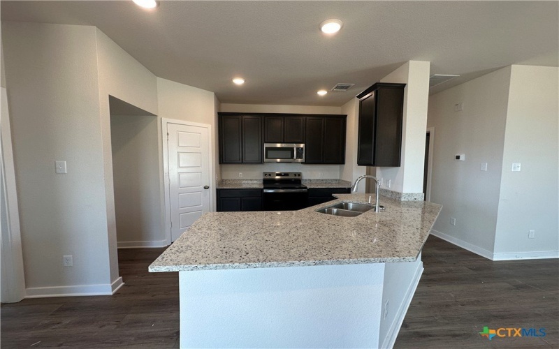 907 James Parker Circle, Killeen, TX 76542, 3 Bedrooms Bedrooms, ,2 BathroomsBathrooms,Residential,For Sale,907 James Parker Circle,571406