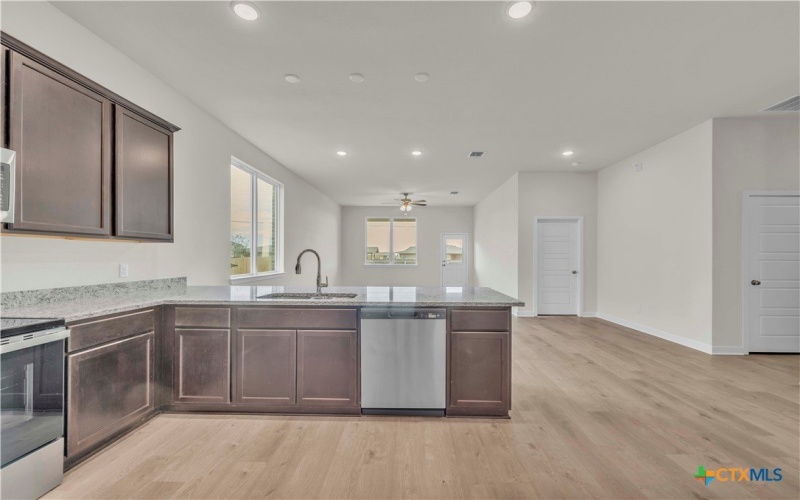 1229 Dowdy Drive, Belton, TX 76513, 4 Habitaciones Habitaciones , ,3 BañosBaños,Residential,En Venta,1229 Dowdy Drive,0,571423