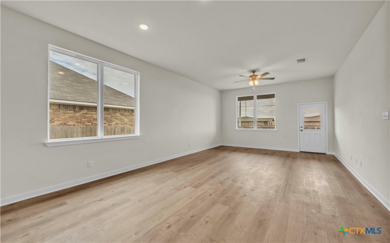 1229 Dowdy Drive, Belton, TX 76513, 4 Habitaciones Habitaciones , ,3 BañosBaños,Residential,En Venta,1229 Dowdy Drive,0,571423