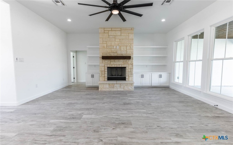 110 Lake Village Road, Seguin, TX 78155, 4 Habitaciones Habitaciones , ,3 BañosBaños,Residential,En Venta,110 Lake Village Road,571551