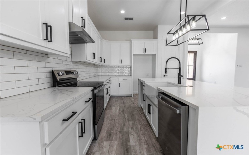 110 Lake Village Road, Seguin, TX 78155, 4 Habitaciones Habitaciones , ,3 BañosBaños,Residential,En Venta,110 Lake Village Road,571551