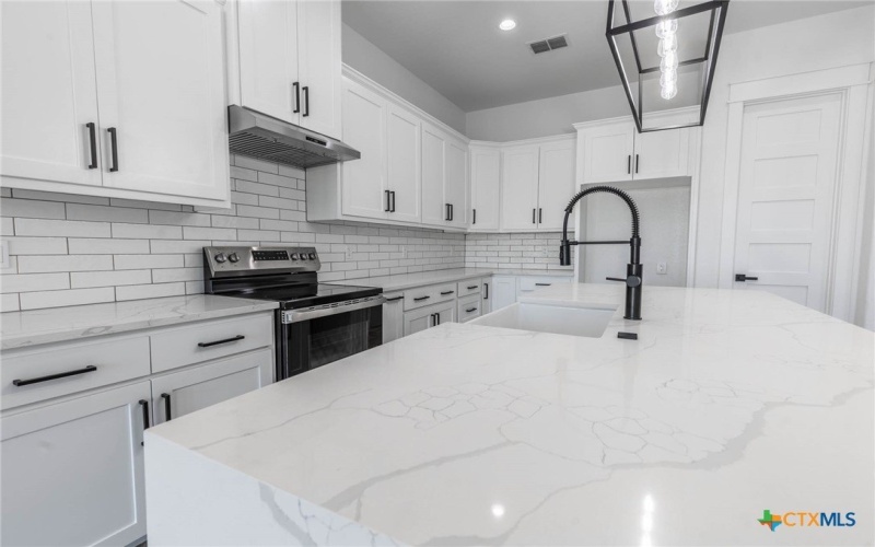 110 Lake Village Road, Seguin, TX 78155, 4 Habitaciones Habitaciones , ,3 BañosBaños,Residential,En Venta,110 Lake Village Road,571551